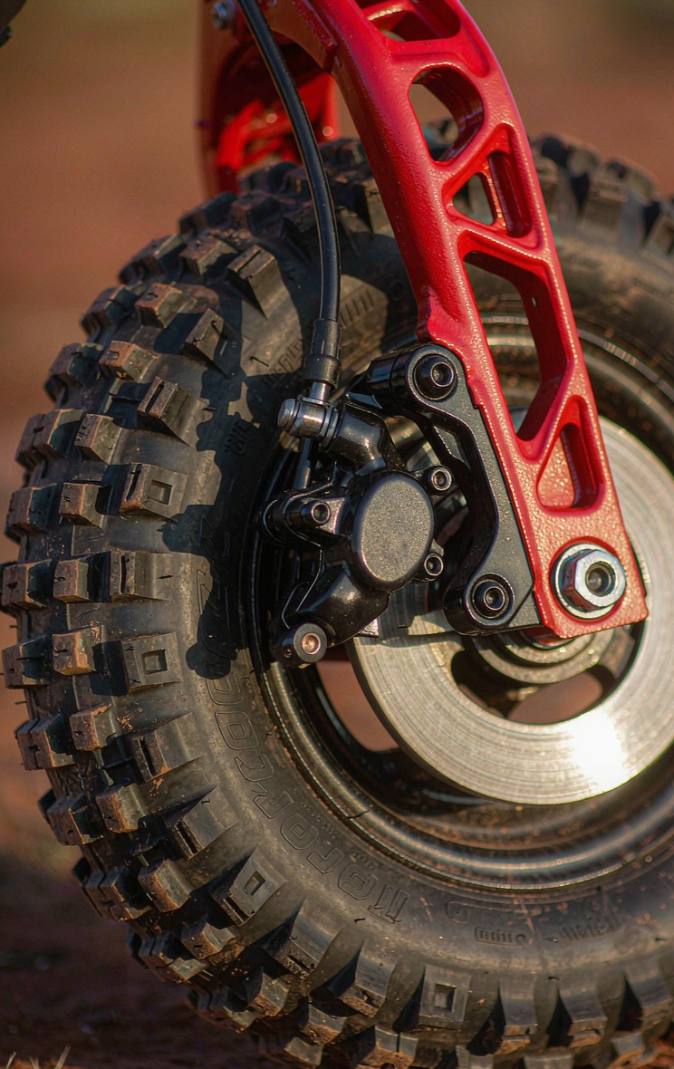 X7PRO dual disc brake and 11-inch off-road tire close-up